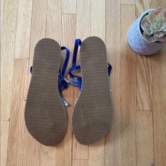 Tommy Hilfiger TW Silmaly Thong Style Patent Leather Strap Blue Sandals Size 7 - Picture 7 of 8